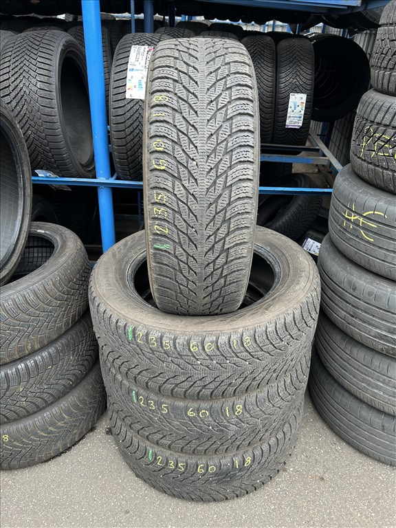 4db 235/60×18″ Nokian téli gumiabroncs. (3752438) 1. kép
