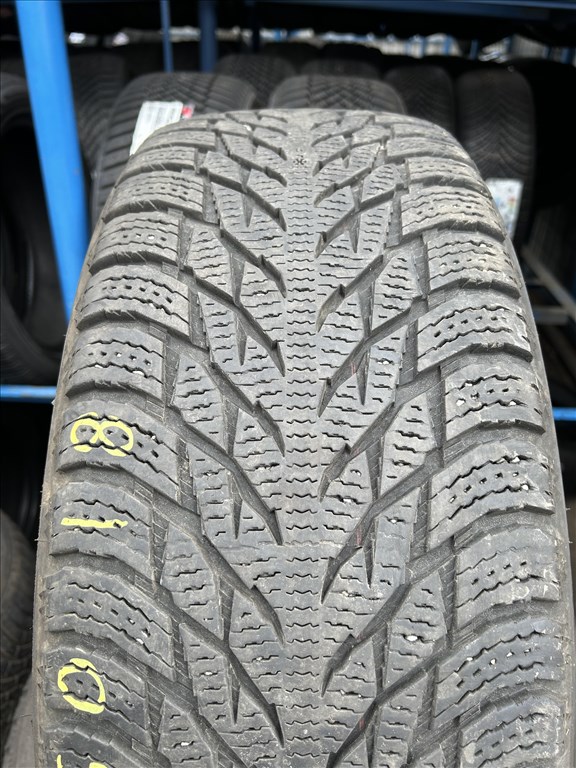 4db 235/60×18″ Nokian téli gumiabroncs. (3752438) 2. kép