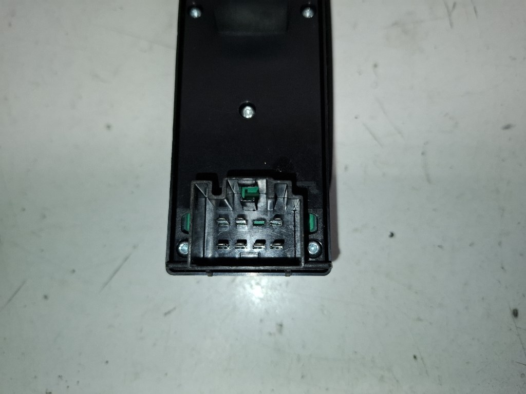 Ford Fiesta bal elsõ ablakemelõ kapcsoló 8A6T14A132CC 4. kép