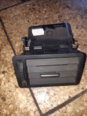 Ford C-Max Bal Első Szellőző 3M51-R018B09-AFW