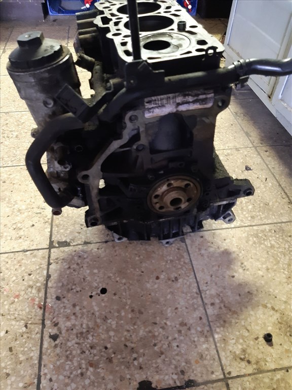 Volkswagen Passat B5 01-05 BXE Motor 3. kép