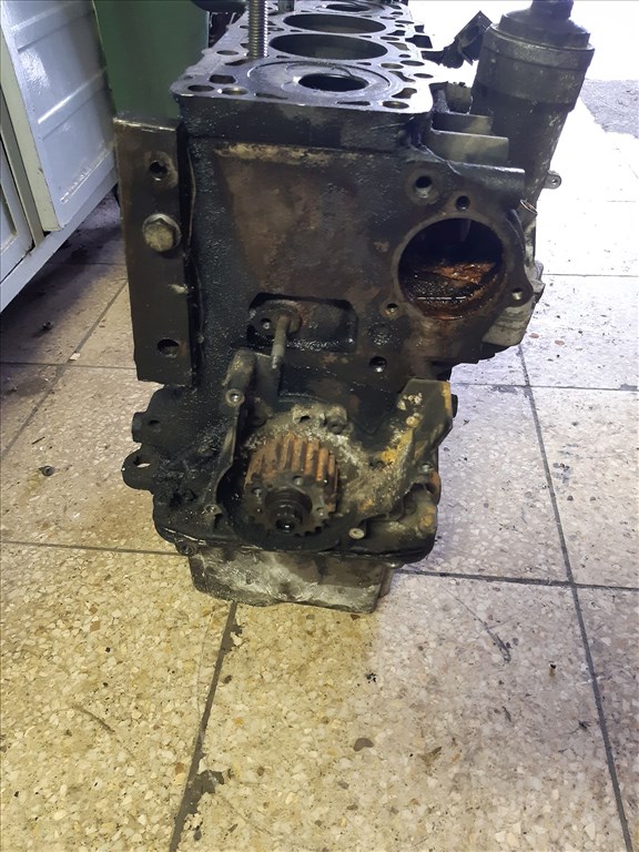 Volkswagen Passat B5 01-05 BXE Motor 4. kép