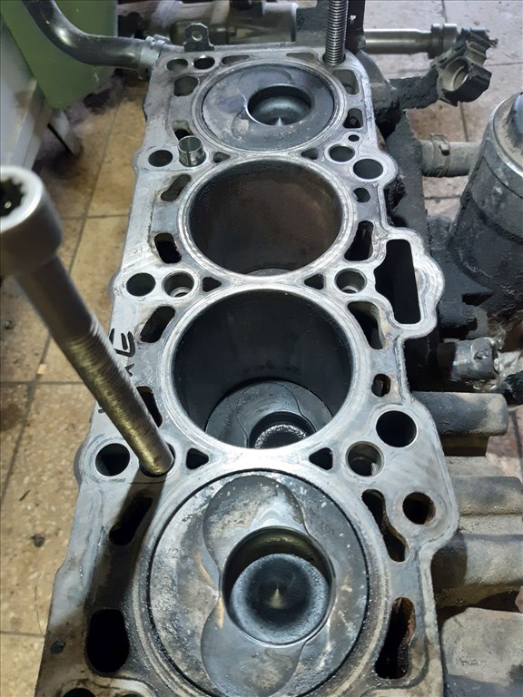 Volkswagen Passat B5 01-05 BXE Motor 5. kép