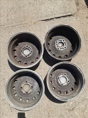 Peugeot 205 <p>Gyáriszám:<br>91 204 332 80</p><p>Felni méret: 13"</p><p>Felni szélesség: 5.0</p><p>Furatszám: 4</p><p>Osztókör: 108.0</p><p>ET szám: ET28</p><p>Agy Átmérő: 65.1</p><p>Állapot: Normál</p><p>Érdeklődéskor hivatkozzon erre: KIN-40152</p><p>Bármire van szüksége hívjon bizalommal!<br>Kizárólag munkaidőben hétfőtől - péntekig 8-12 13-16 óráig!<br>Alkatrészek széles választékban!<br>Hivatalos Regisztrált Autobontó Kecel!<br>Vásároljon Megbízható Helyről Beszerelési Garanciával Profiktól!</p> 45000