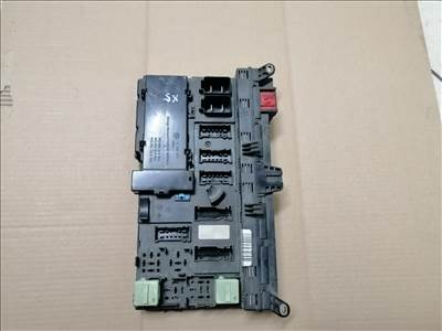 BMW X5 3.0i Biztosítéktábla  518757000