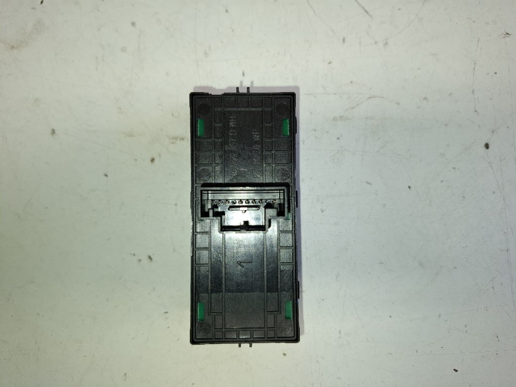 Skoda Karoq bal elsõ ablakemelõ kapcsoló 5G0959857D 3. kép