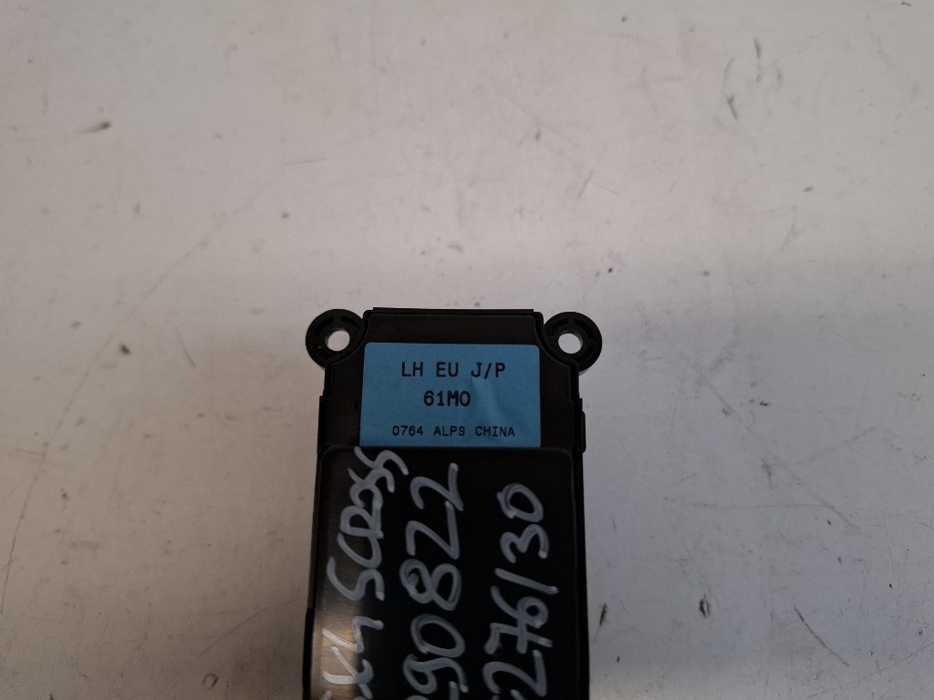 Suzuki SX4 S-Cross bal elsõ ablakemelõ kapcsoló 3. kép