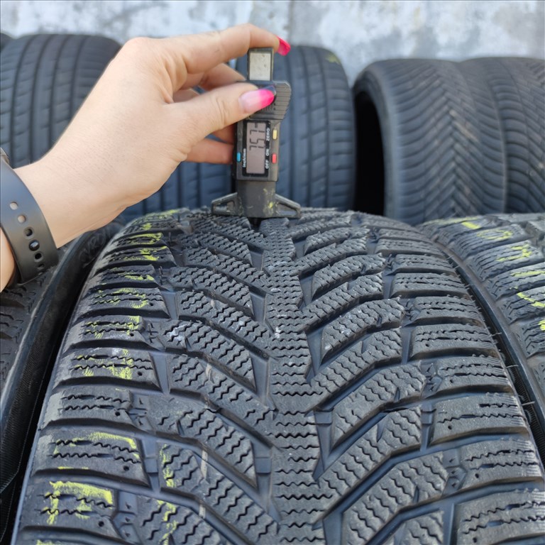 225/40 R18 Syron téli gumi 99500ft a 4db/17/ 2. kép