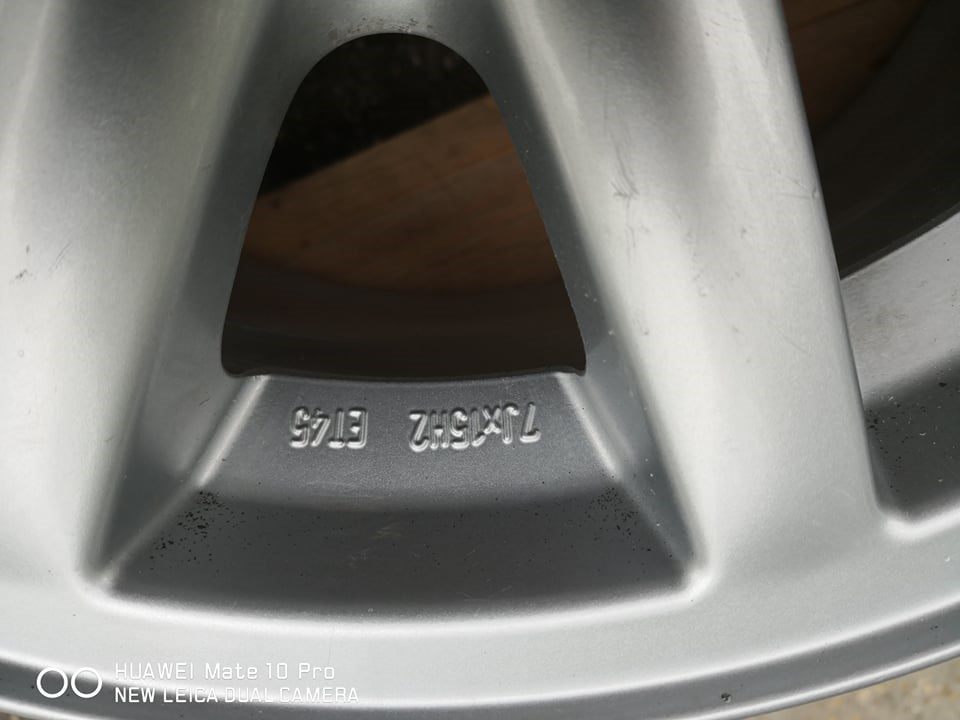 Audi 15-ös gyári alufelnit keresek vennék 2. kép