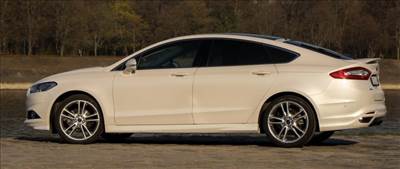 Ford Mondeo Mk5 Bal hátsó ajtó fehér