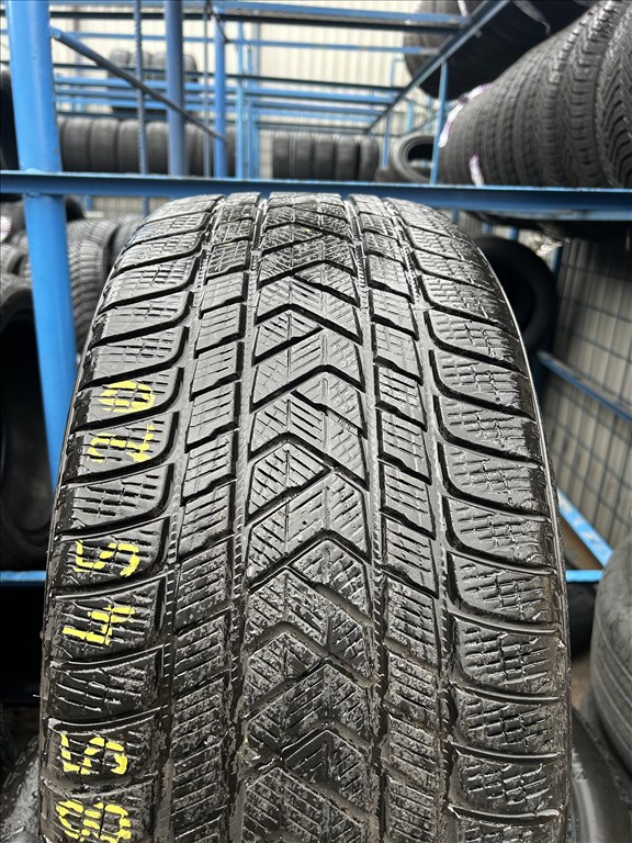 4db 285/45×20″ Pirelli téli gumiabroncs. (3751114) 2. kép