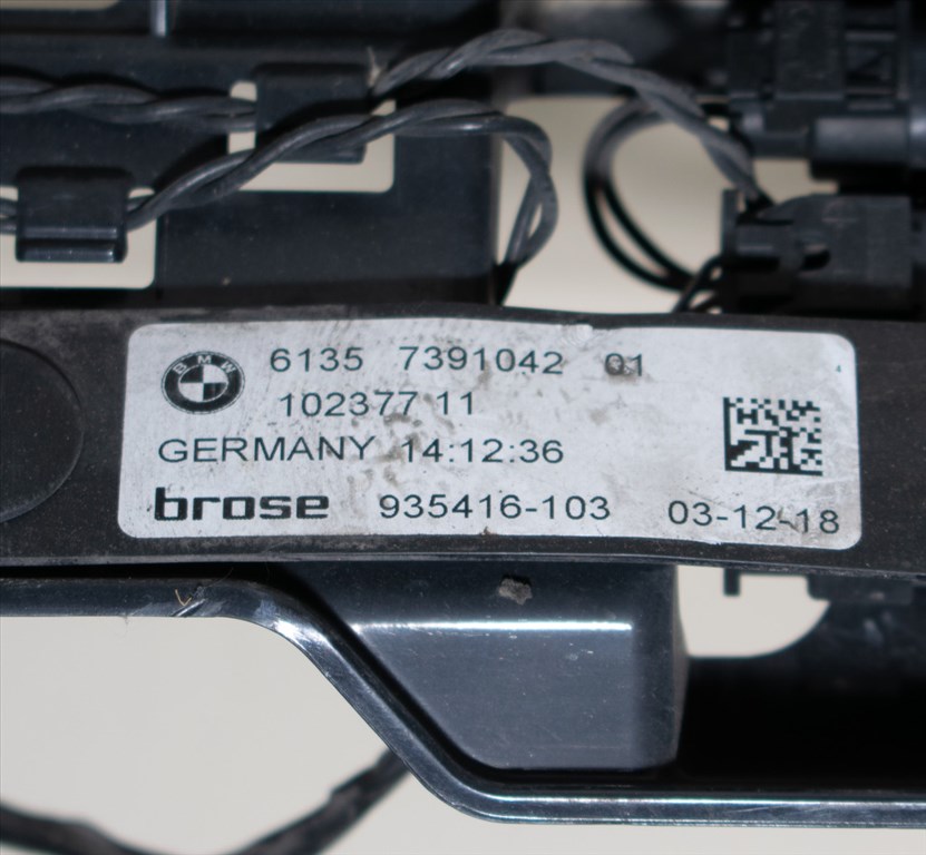 BMW 1er F40, 2er F44-F45-F46 LCI, 3er F30-F31-F34-G20-G21-G28 LCI, 4er F32-F36 LCI, 5er F07-F10-F11-G30-G31 LCI, M5 F90, 6er G32 GT, 7er F01-F02-F03-F04-G11-G12 LCI, 8er G14-G15-G16, X1 F48 LCI, X2 F39, X3 G01-F97 Zárhíd mûanyag takaró 2. kép