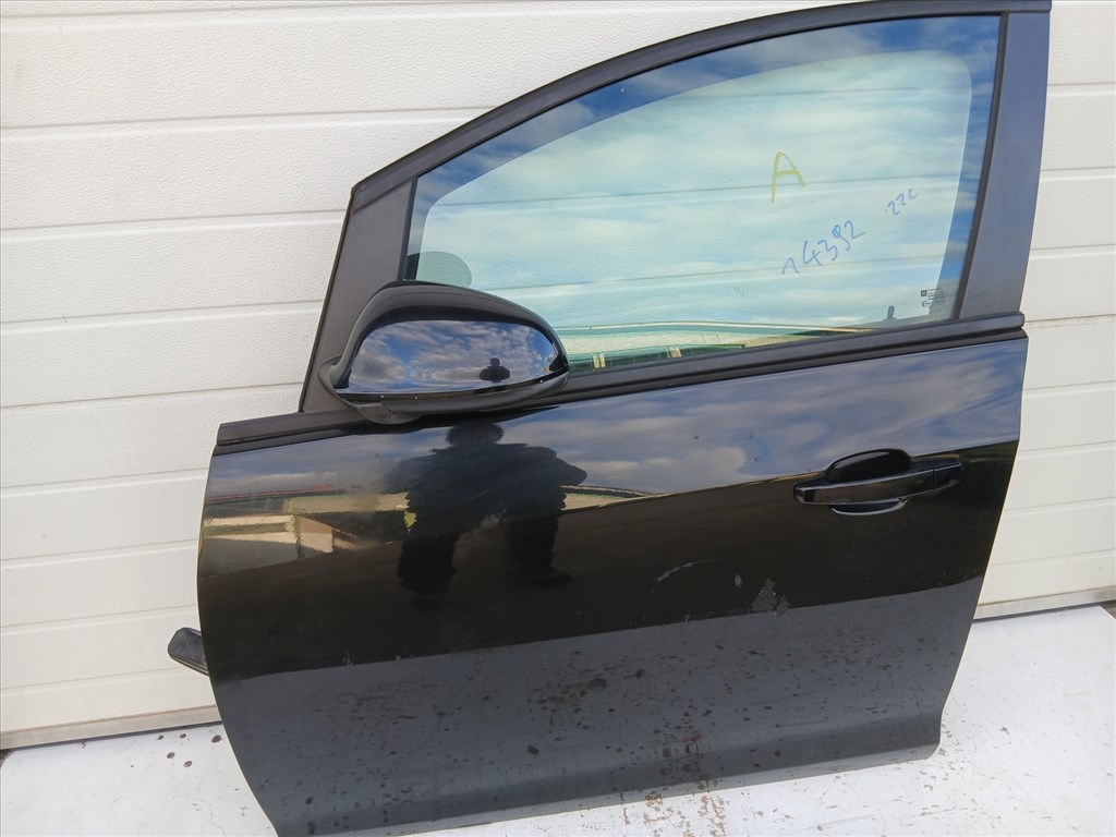 14392 Opel Astra J 2009-2015 Bal első Ajtó Fekete Z22c 1. kép
