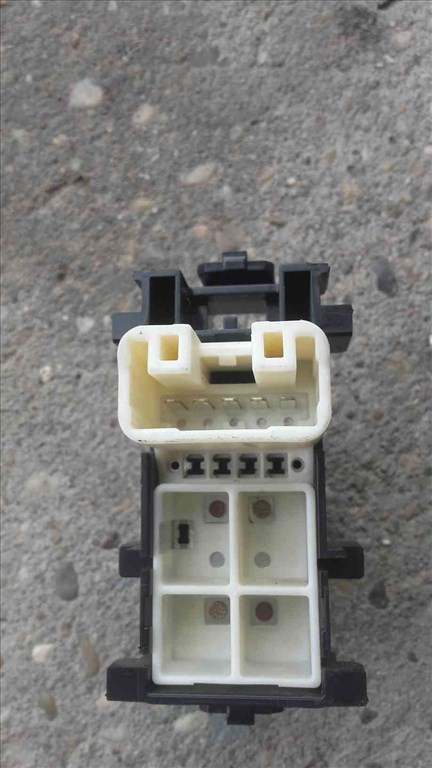 Toyota Yaris 05-10 Jobb Elsõ Ablakemelõ Kapcsoló 3. kép