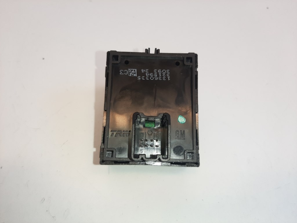 Opel Adam bal elsõ ablakemelõ kapcsoló 13360335 2. kép