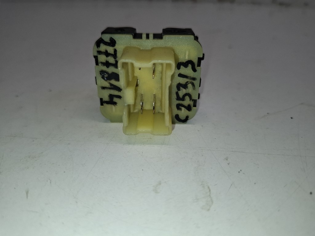 Renault Clio bal elsõ ablakemelõ kapcsoló 254118044R 3. kép