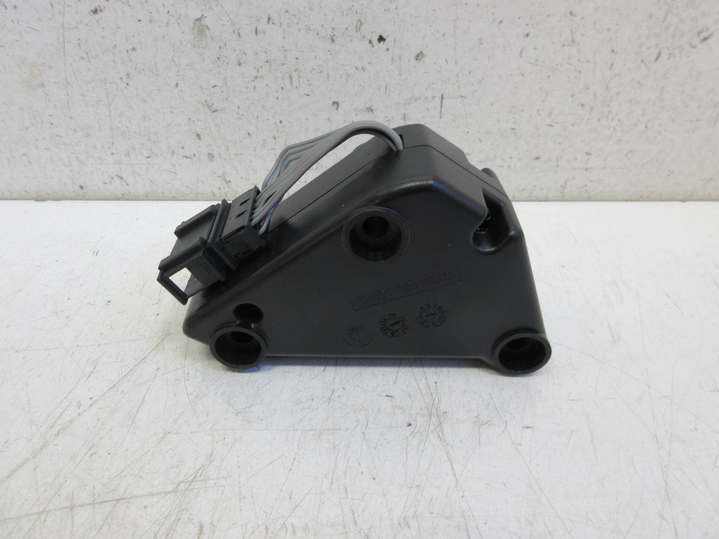 Volkswagen Golf V (1K) jobb elsõ erõsítõ 1K0035463D 1. kép