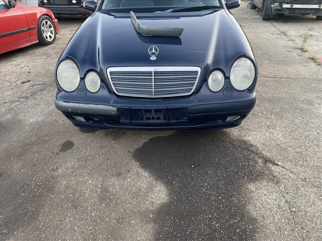 Mercedes E 320 (W210) bontott alkatrészei 1. kép