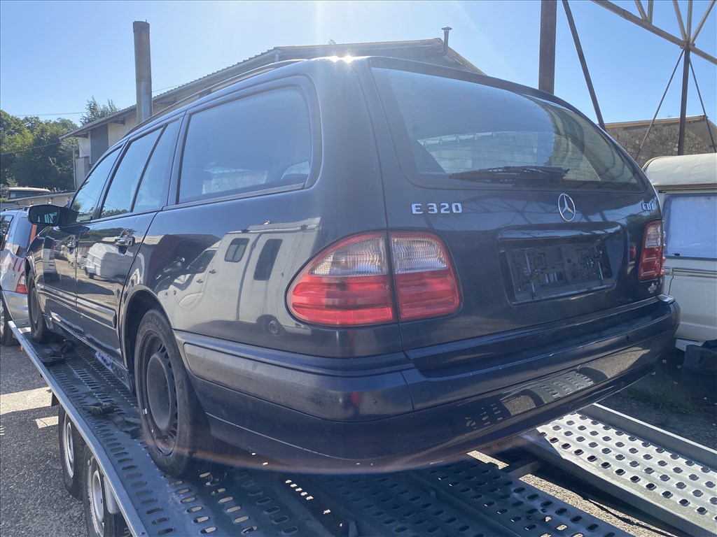 Mercedes E 320 (W210) bontott alkatrészei 3. kép