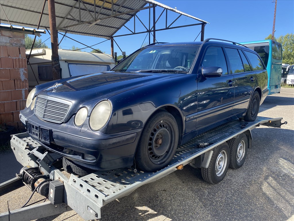 Mercedes E 320 (W210) bontott alkatrészei 5. kép