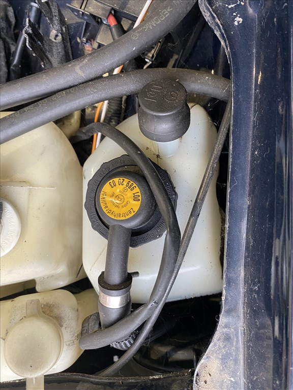 Mercedes E 320 (W210) bontott alkatrészei 6. kép