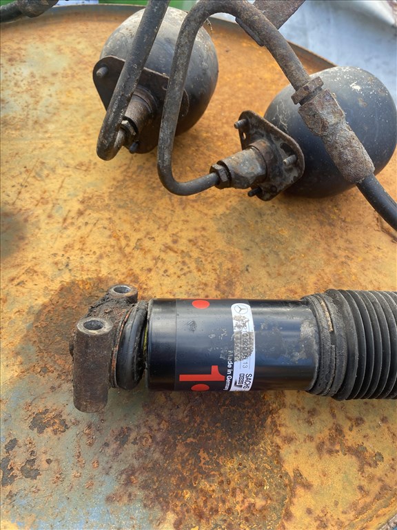 Mercedes E 320 (W210) bontott alkatrészei 15. kép