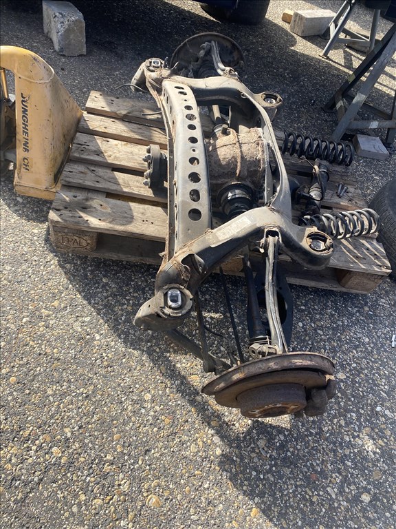 Mercedes E 320 (W210) bontott alkatrészei 20. kép