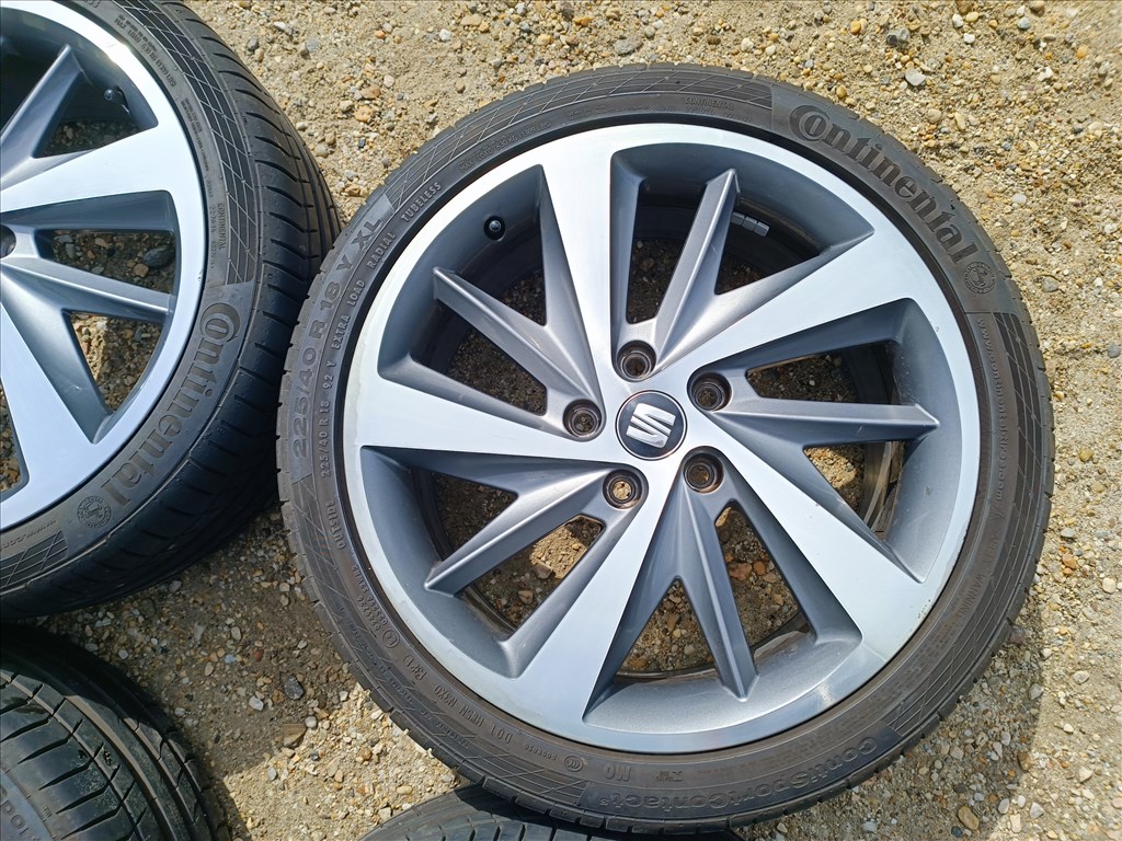18" Gyári Seat Leon Leon Cupra ST Toledo alufelni, rajta 225/40 R18 Continental nyári gumi csavarok 5. kép