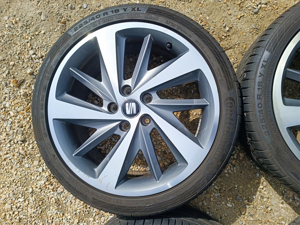 18" Gyári Seat Leon Leon Cupra ST Toledo alufelni, rajta 225/40 R18 Continental nyári gumi csavarok 6. kép