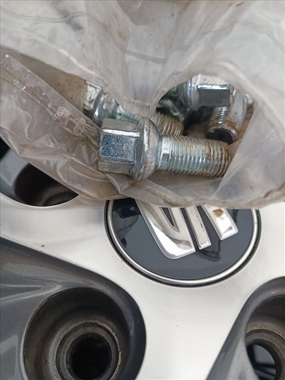 18" Gyári Seat Leon Leon Cupra ST Toledo alufelni, rajta 225/40 R18 Continental nyári gumi csavarok 9. kép