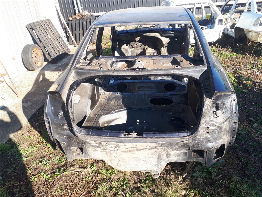 Audi A4 (B6) Sedan üres karosszéria   7. kép