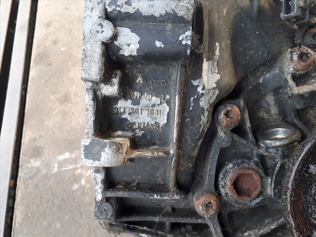 Audi 80 B3  B4   2.0  BENZINES  váltó CGT VÁLTÓKÓD  012301103h 012301211f 2. kép
