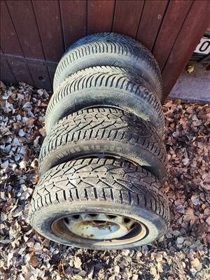  4x98 lyukosztású 15" használt lemezfelni, rajta 195/65 újszerű téli gumi gumi 