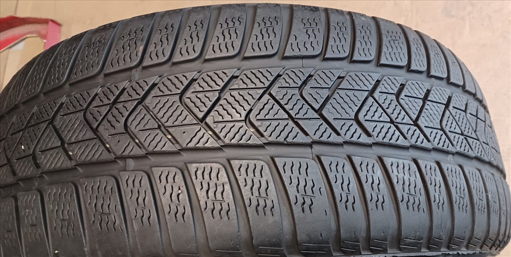 Defekttűrő Pirelli Sottozero3 Winter 245/40 R19 téli gumik 4db 1. kép
