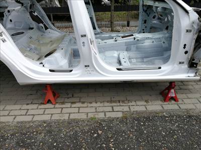 Audi A4 kombi (8K B8) jobb küszöb