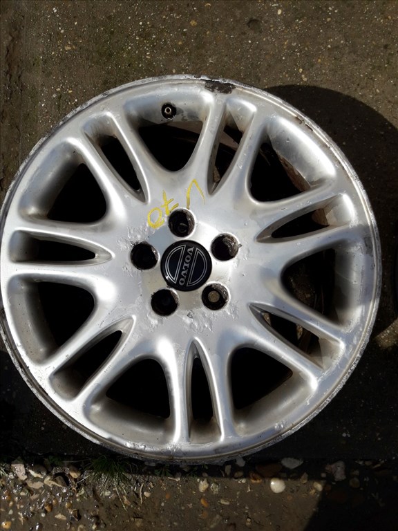 Volvo V70 <p>Felni méret: 17"</p><p>Furatszám: 5</p><p>Osztókör: 108.0</p><p>ET szám: 6040K4</p><p>Állapot: Normál</p><p>Érdeklõdéskor hivatkozzon erre: KIN-40078</p><p>Bármire van szüksége hívjon bizalommal!<br>Kizárólag munkaidõben hétfõtõl - péntekig 8-12 13-16 óráig!<br>Alkatrészek széles választékban!<br>Hivatalos Regisztrált Autobontó Kecel!<br>Vásároljon Megbízható Helyrõl Beszerelési Garanciával Profiktól!</p> 60000 1. kép