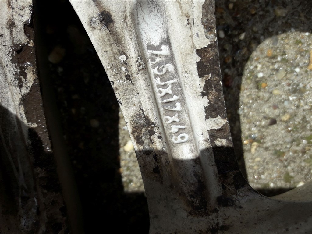 Volvo V70 <p>Felni méret: 17"</p><p>Furatszám: 5</p><p>Osztókör: 108.0</p><p>ET szám: 6040K4</p><p>Állapot: Normál</p><p>Érdeklõdéskor hivatkozzon erre: KIN-40078</p><p>Bármire van szüksége hívjon bizalommal!<br>Kizárólag munkaidõben hétfõtõl - péntekig 8-12 13-16 óráig!<br>Alkatrészek széles választékban!<br>Hivatalos Regisztrált Autobontó Kecel!<br>Vásároljon Megbízható Helyrõl Beszerelési Garanciával Profiktól!</p> 60000 7. kép