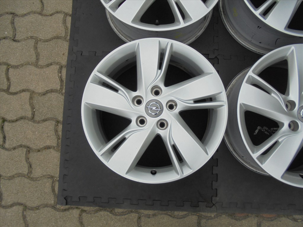 17-es 5 x 115-ös gyári Opel alufelni kitűnő állapotban eladó 3. kép