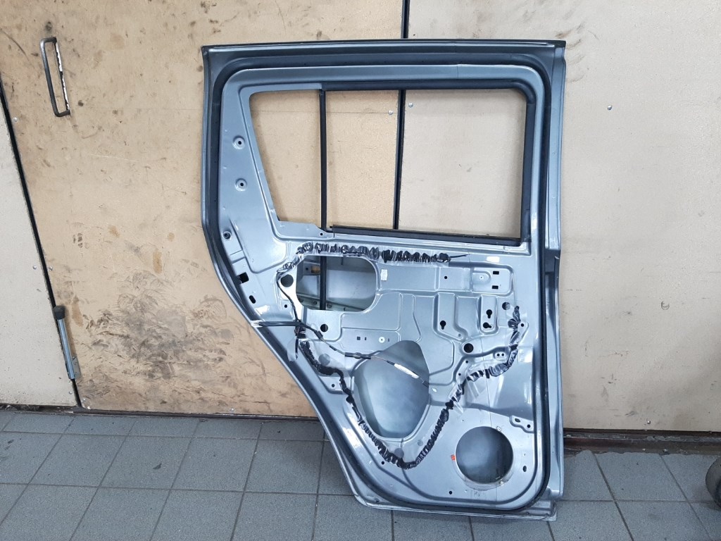 Suzuki Swift (RS) bal hátsó ajtó 3. kép