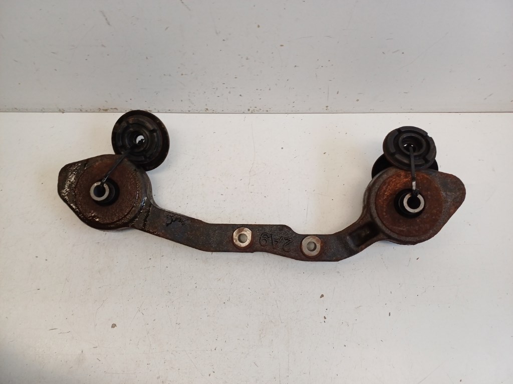 Toyota Rav 4 (XA40) hátsó differenciálmû tartóbak 2. kép