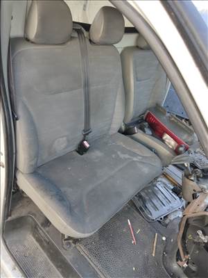 Renault Trafic II Generation L1H1 2.0 dCi 115 Jobb első ülés 