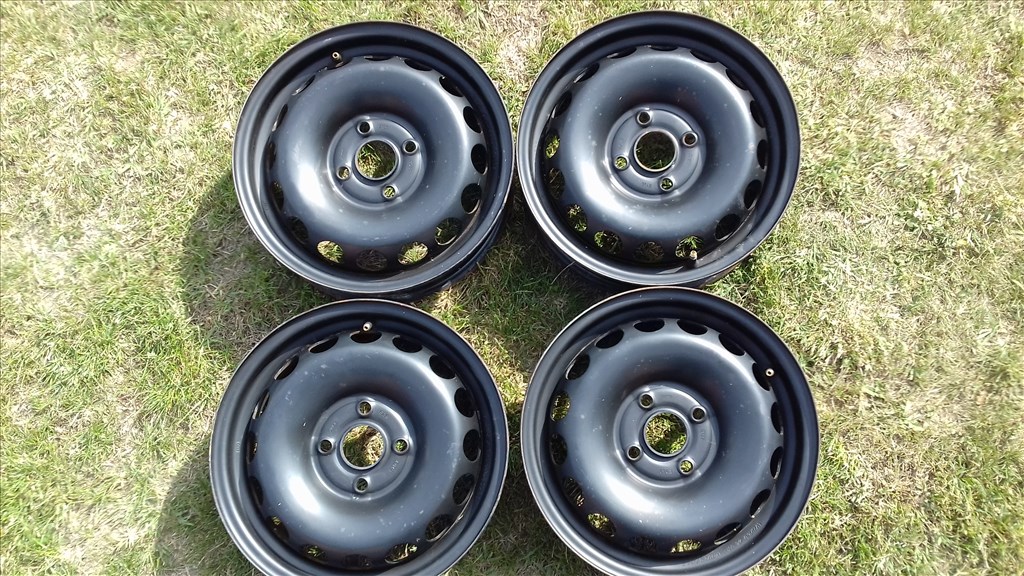  4x100 lyukosztású 4,5J 14" használt (gyári felni) Peugeot 108 Citroen C1 Toyota Aygo lemezfelni 1. kép