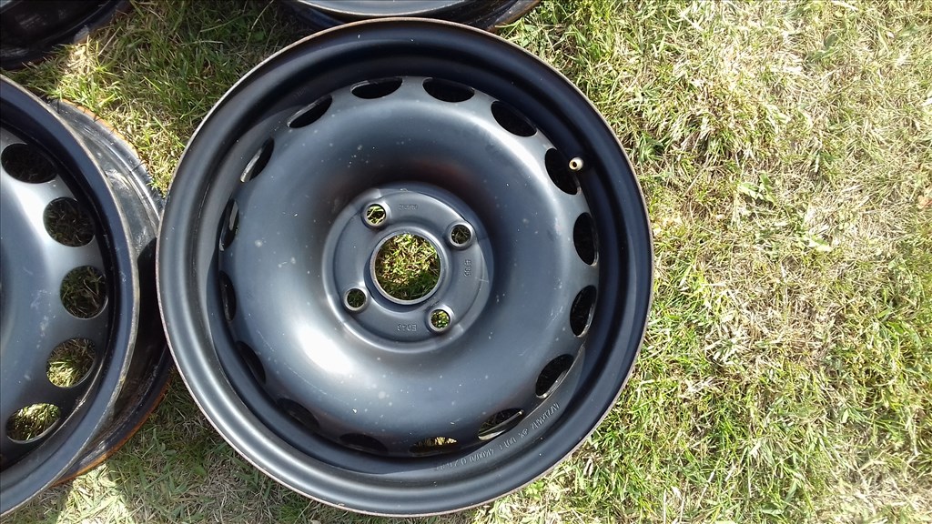  4x100 lyukosztású 4,5J 14" használt (gyári felni) Peugeot 108 Citroen C1 Toyota Aygo lemezfelni 2. kép
