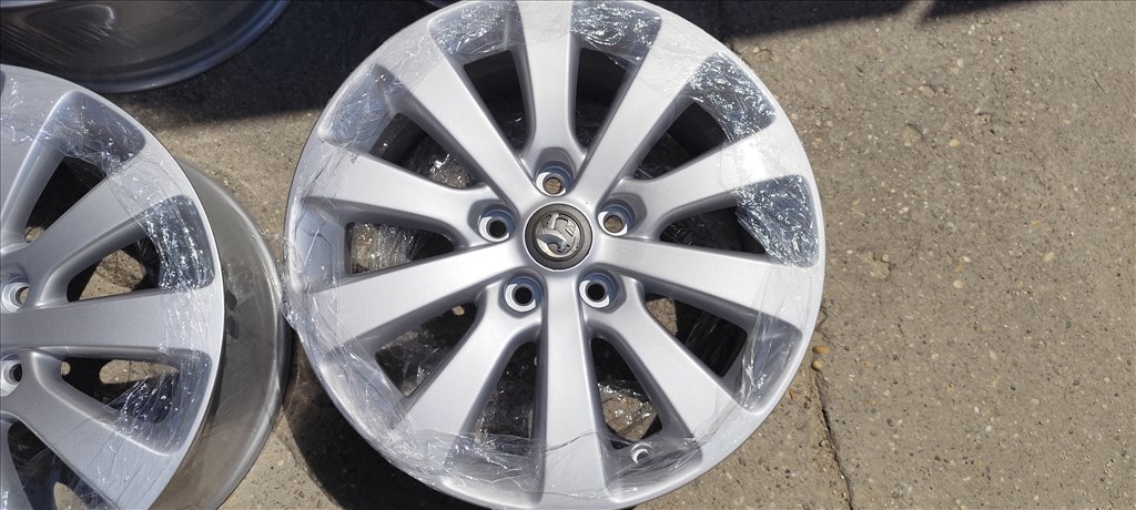 5x115 Opel gyári 17" alufelni garnitúra, ET44, 7J. FRISSEN SZINTEREZETT EZÜST 2. kép