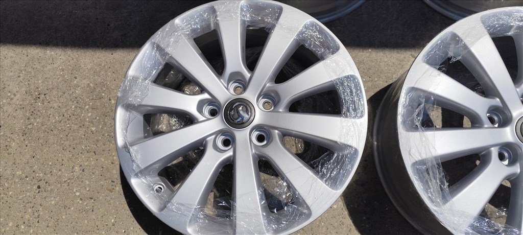 5x115 Opel gyári 17" alufelni garnitúra, ET44, 7J. FRISSEN SZINTEREZETT EZÜST 3. kép