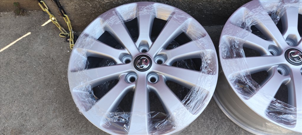 5x115 Opel gyári 17" alufelni garnitúra, ET44, 7J. FRISSEN SZINTEREZETT EZÜST 4. kép