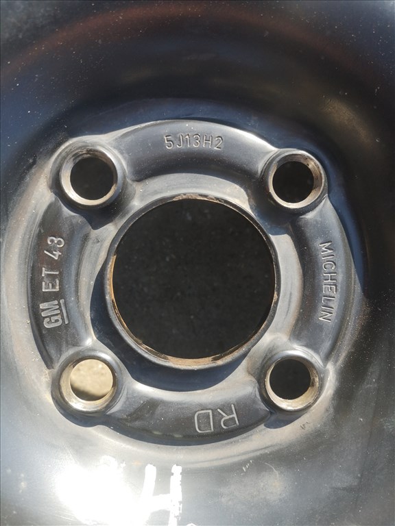  OPEL Corsa alól 4x100 lyukosztású 13" gyári lemezfelni, rajta 155/80 téli gumi eladó 2. kép