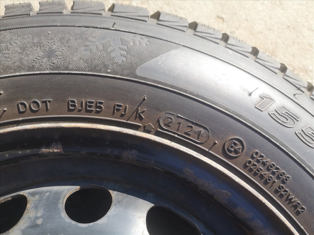  OPEL Corsa alól 4x100 lyukosztású 13" gyári lemezfelni, rajta 155/80 téli gumi eladó 3. kép