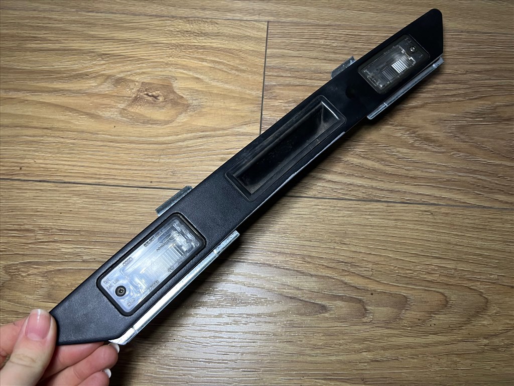 Audi A6 kombi (C6) rendszámtábla világítás 8e0827657e 3. kép