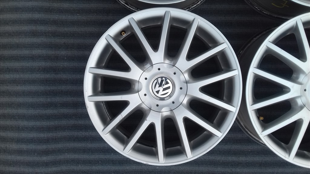  5x112 lyukosztású 7JJ 17" használt Vw (gyári felni) alufelni 4. kép